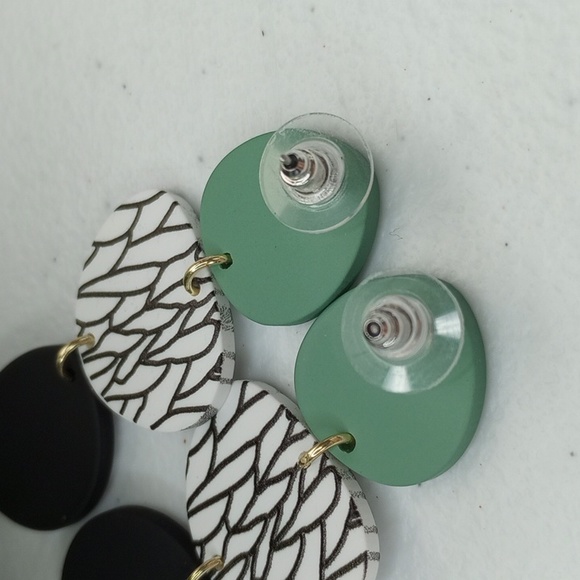 Hanging Earrings With Leaf Pattern - Picture 6 of 9